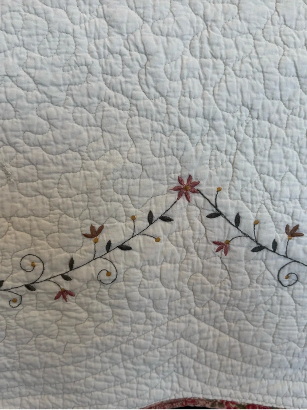 JC Penney 100% Cotton White/Dusty Rose Cal King+ Quilt Two Shams Floral Cottage
